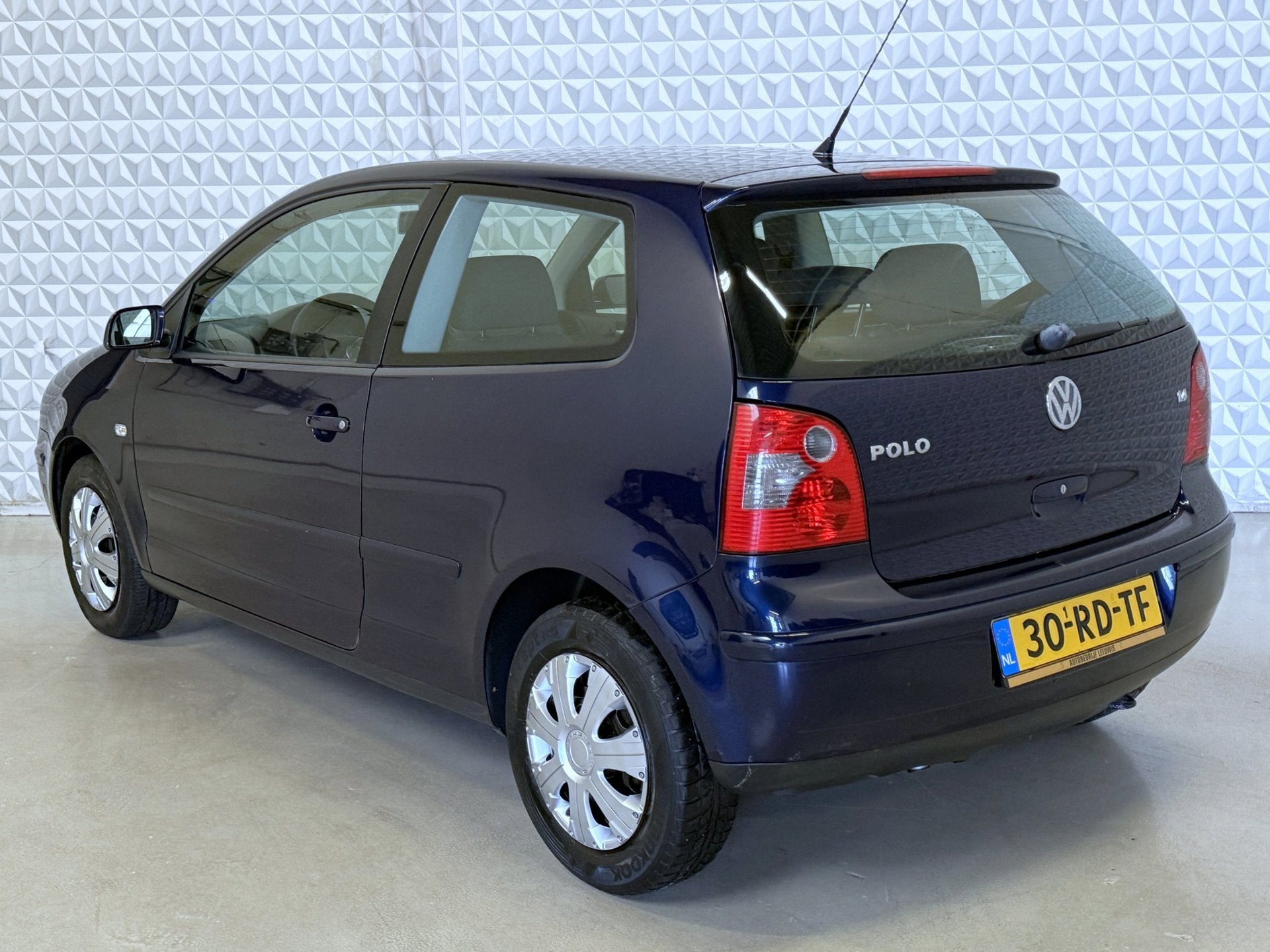 Volkswagen Polo 1.4-16V AUTOMAAT + Nieuwe distributie! 121.0, Gebruikt, Blauw, 49 €/maand, Origineel Nederlands