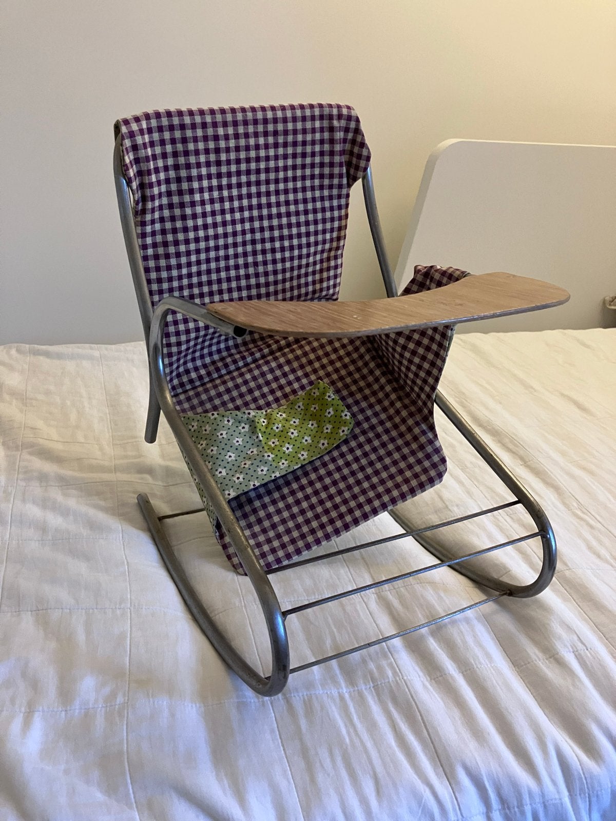 Vintage poppen schommelstoeltje - Baby Born formaat, Ophalen of Verzenden, Gebruikt, Babypop