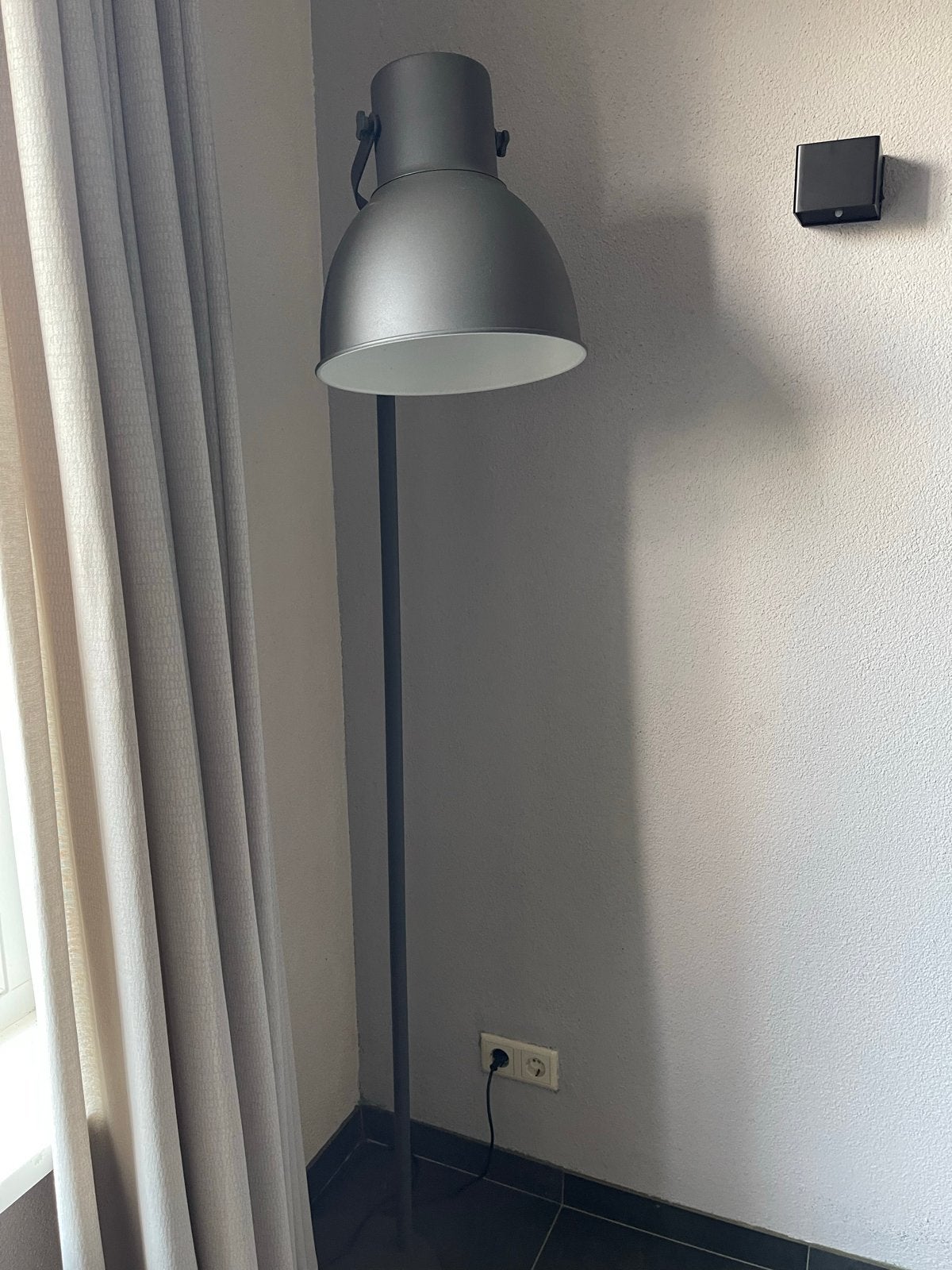 IKEA Hektar Vloerlamp - Donkergrijs, Ophalen, Gebruikt, E27 (groot), Metaal