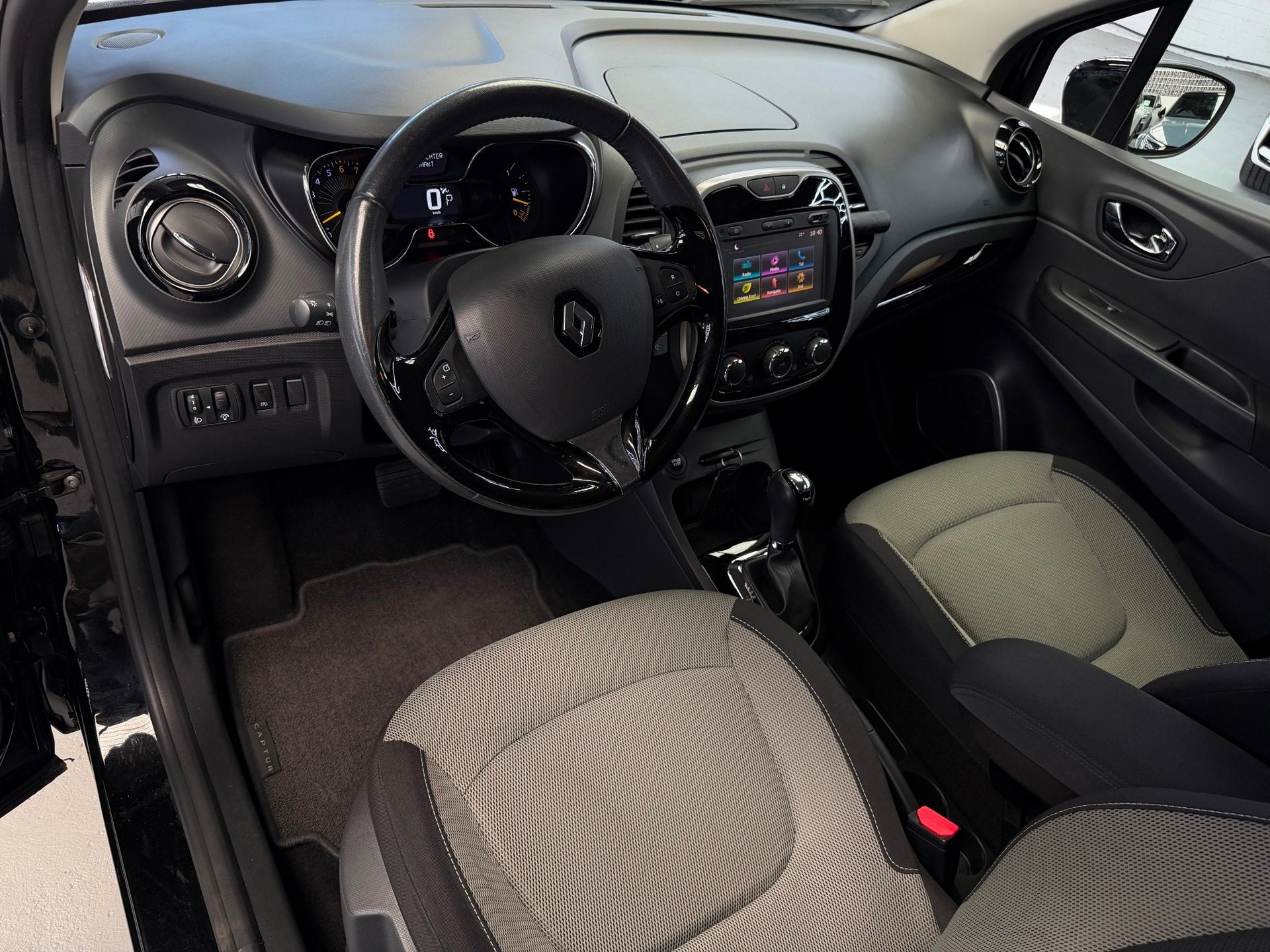Renault Captur 1.2 TCe Expression Automaat Bluetooth, Stof, 4 cilinders, Zwart, Lease