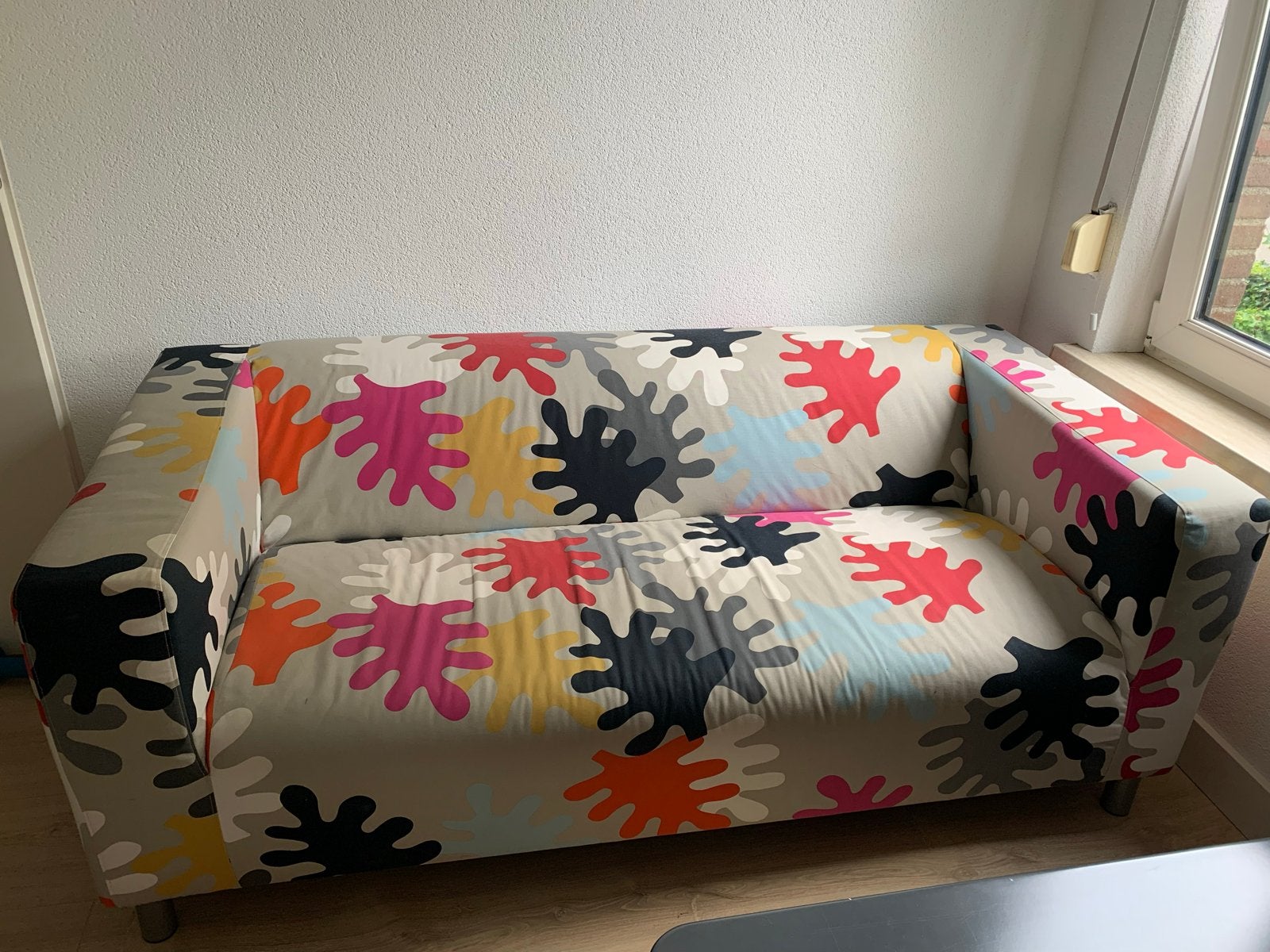 IKEA Klippan 2-zitsbank met kleurrijke hoes, Huis en Inrichting, Ophalen, 150 tot 200 cm, Tweepersoons, 75 tot 100 cm