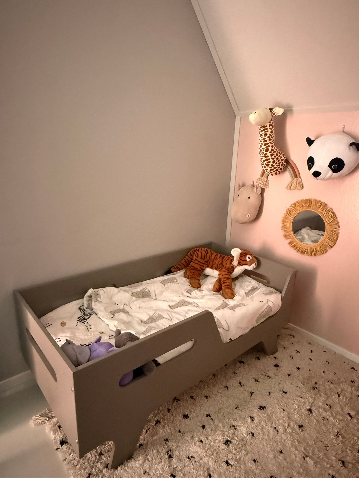 Petit Amélie peuterbed Kinderbed - Grijs, Ophalen, 70 tot 85 cm, Zo goed als nieuw, Matras