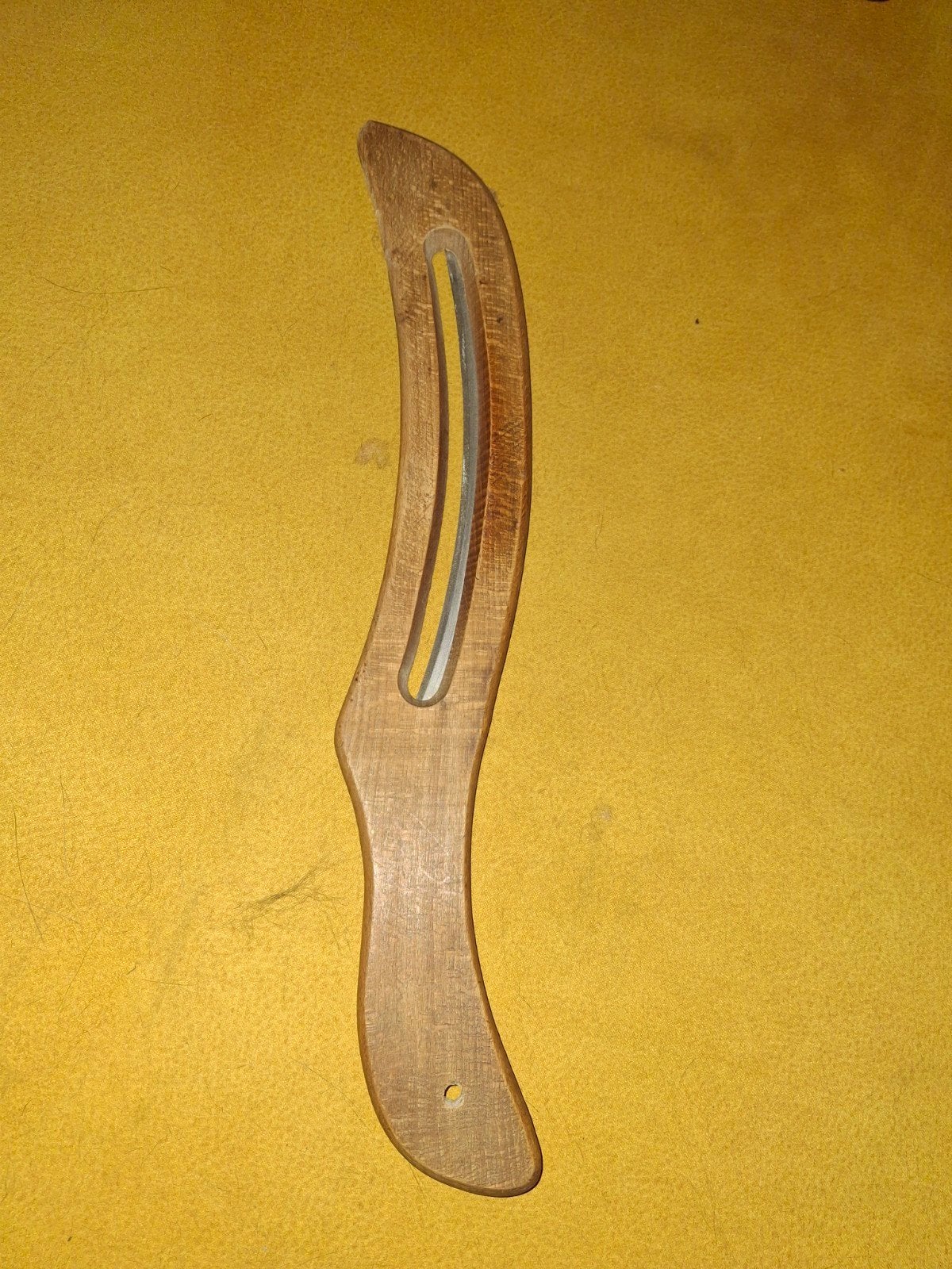 Houten kaasmes, Ophalen