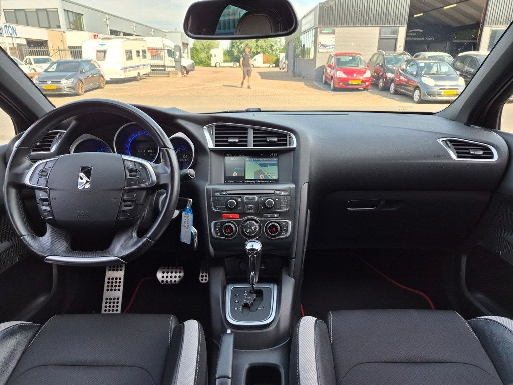 Citroen DS4 1.6 THP So Chic|AUT|Massage|PDC|Cruise|Stoelvw, Auto's, Citroën, Euro 5, Gebruikt, Leder en Stof, 1000 kg