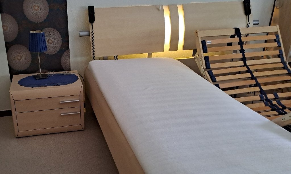2 persoons bed met ombouw +Elektrische lattenbodems, Huis en Inrichting, Slaapkamer | Bedden, Ophalen, Overige materialen, Verstelbaar