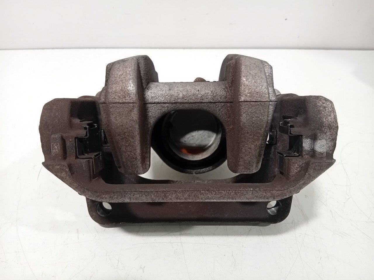 Remklauw rechts voor Skoda Enyaq, Onderdelen@venauto.nl, Van der Ven Autorecycling B.V., Gebruikt, Ettenseweg 76, 4706 PB Roosendaal, The Netherlands