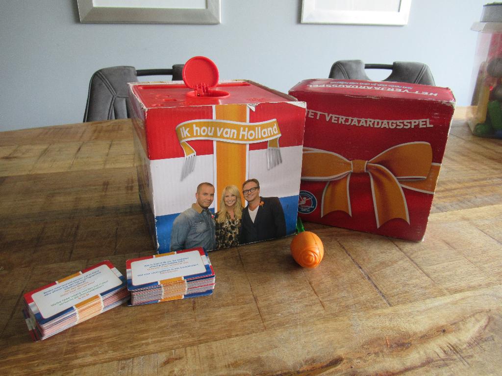 Het Verjaardagsspel ik hou van Holland, Hobby en Vrije tijd, Gezelschapsspellen | Bordspellen, Ophalen of Verzenden, Zo goed als nieuw