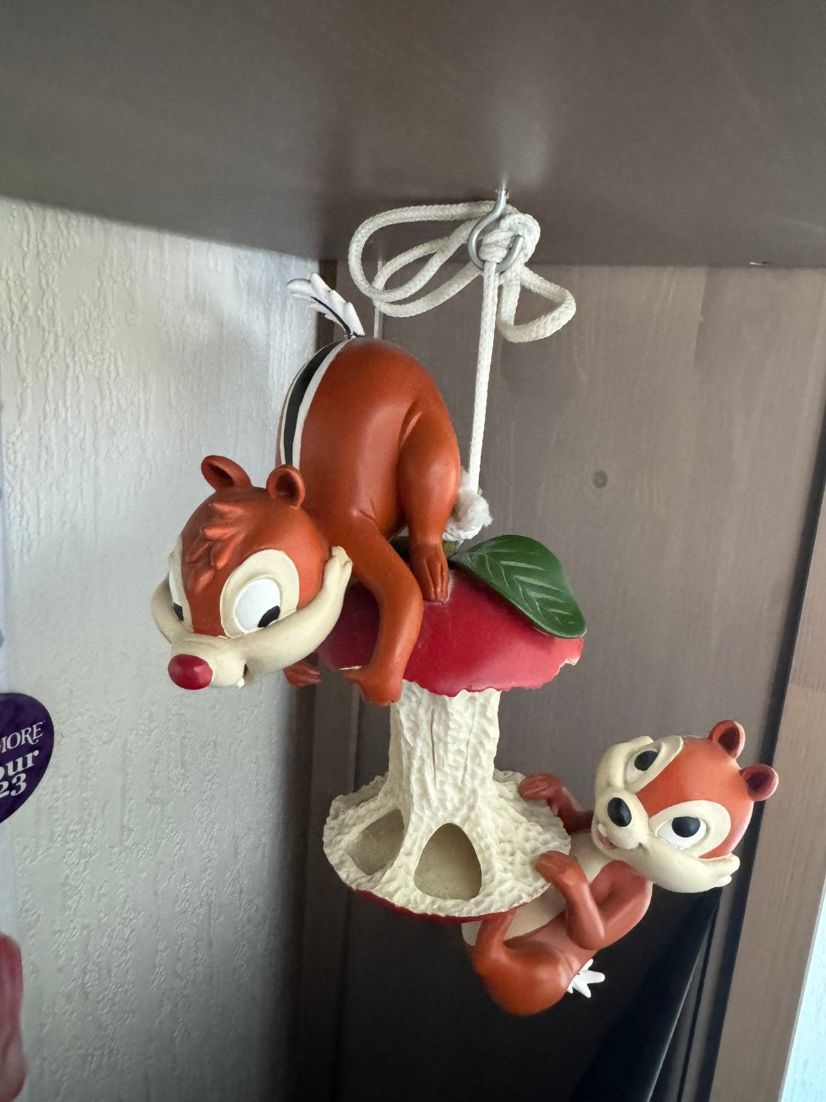 Disney knabbel en babbel met appel, Verzamelen, Disney, Ophalen, Overige figuren, Zo goed als nieuw, Beeldje of Figuurtje