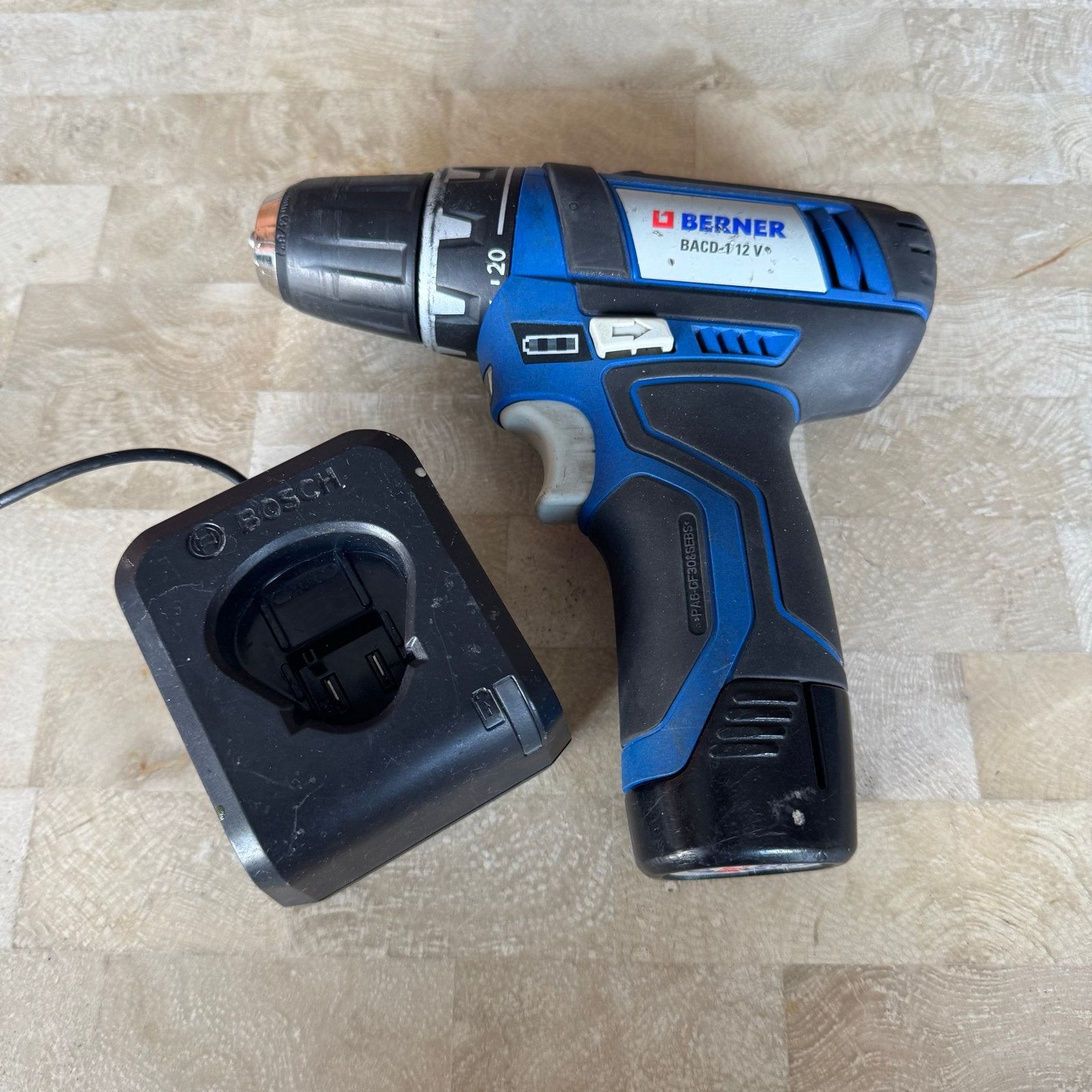 Berner/Bosch GSR 12V-15 Accuschroefboormachine, Doe-het-zelf en Verbouw, Gebruikt, Variabele snelheid, Ophalen of Verzenden, Boor- en Schroefmachine