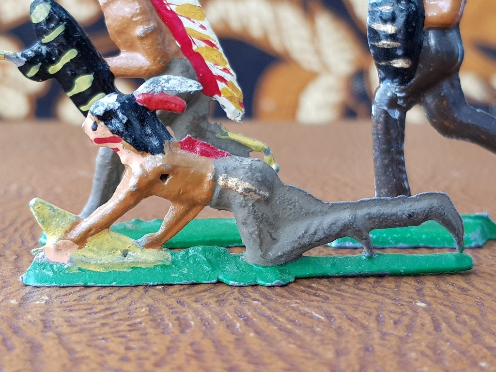 Vier Indianen oud speelgoed uit Engeland van tin., Ophalen of Verzenden