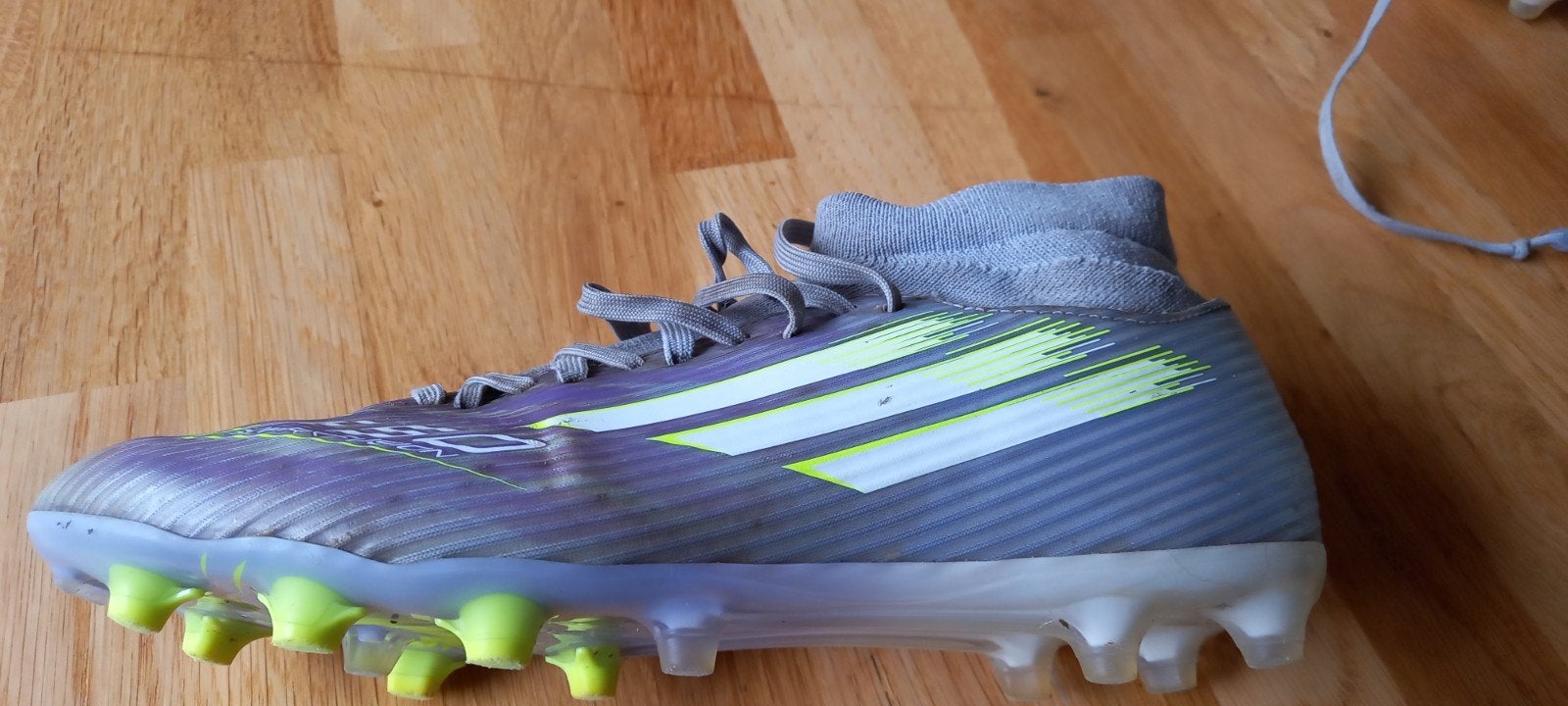Voetbalschoenen Adidas maat 39,5, Maat XS of kleiner, Ophalen, Zo goed als nieuw, Schoenen
