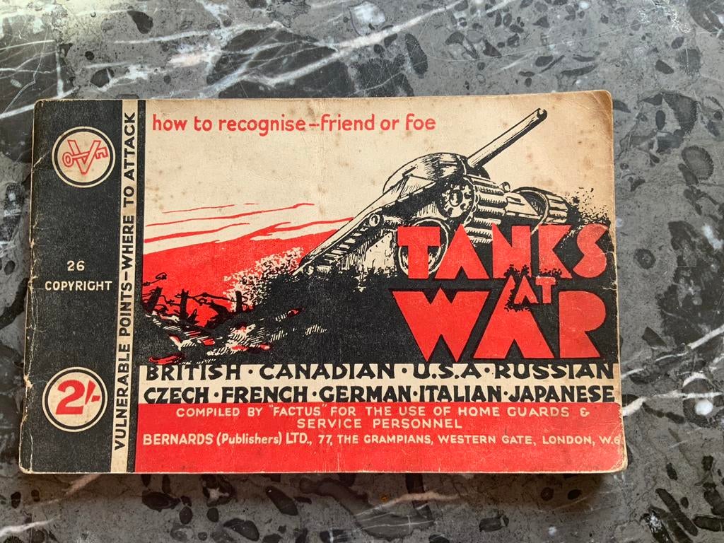 TANKS AT WAR Engelse brochure tankherkenning WO II, Verzamelen, Militaria | Tweede Wereldoorlog, Ophalen of Verzenden