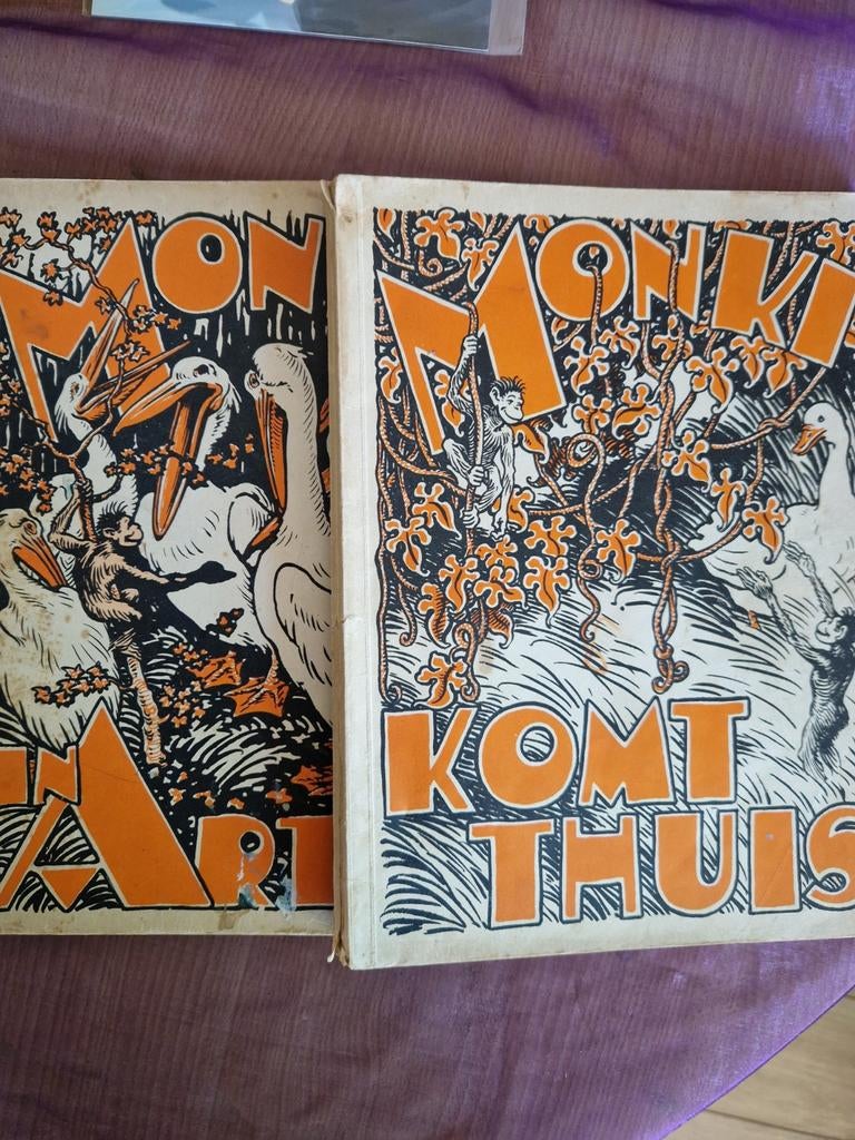 2 vintage boeken 75 jaar oud monki, Antiek en Kunst, Ophalen of Verzenden