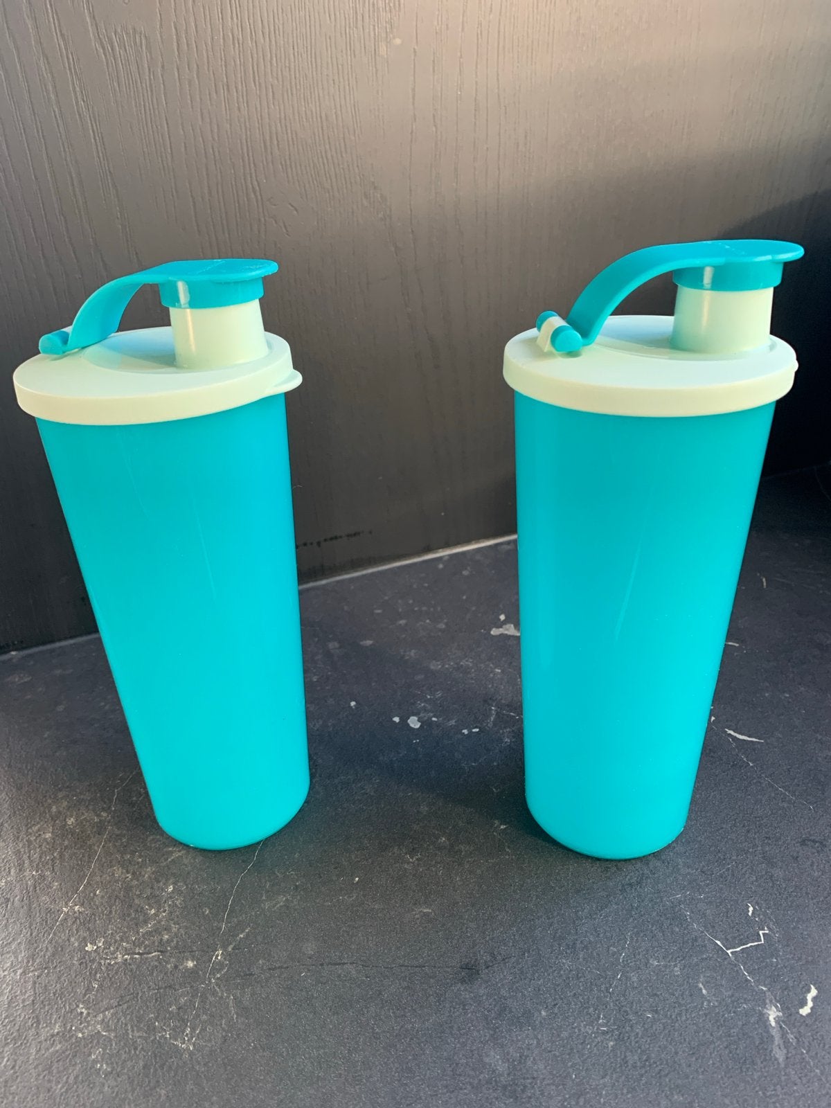 2 Tupperware Eco Bekers / Milkshake Bekers met rietje, Huis en Inrichting, Keuken | Tupperware, Overige kleuren, Beker of Kan