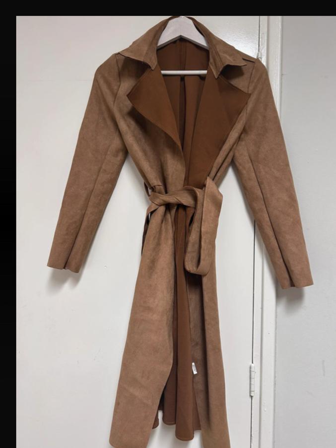 Stijlvolle suède-look trenchcoat van Belcci, maat S, Ophalen of Verzenden, Zo goed als nieuw, Maat 36/38 (S), Bruin