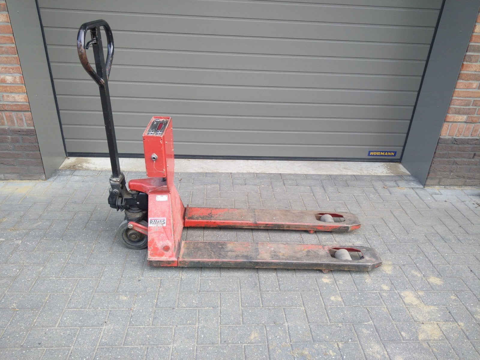 Pompwagen ravas met weeginrichting., Ophalen