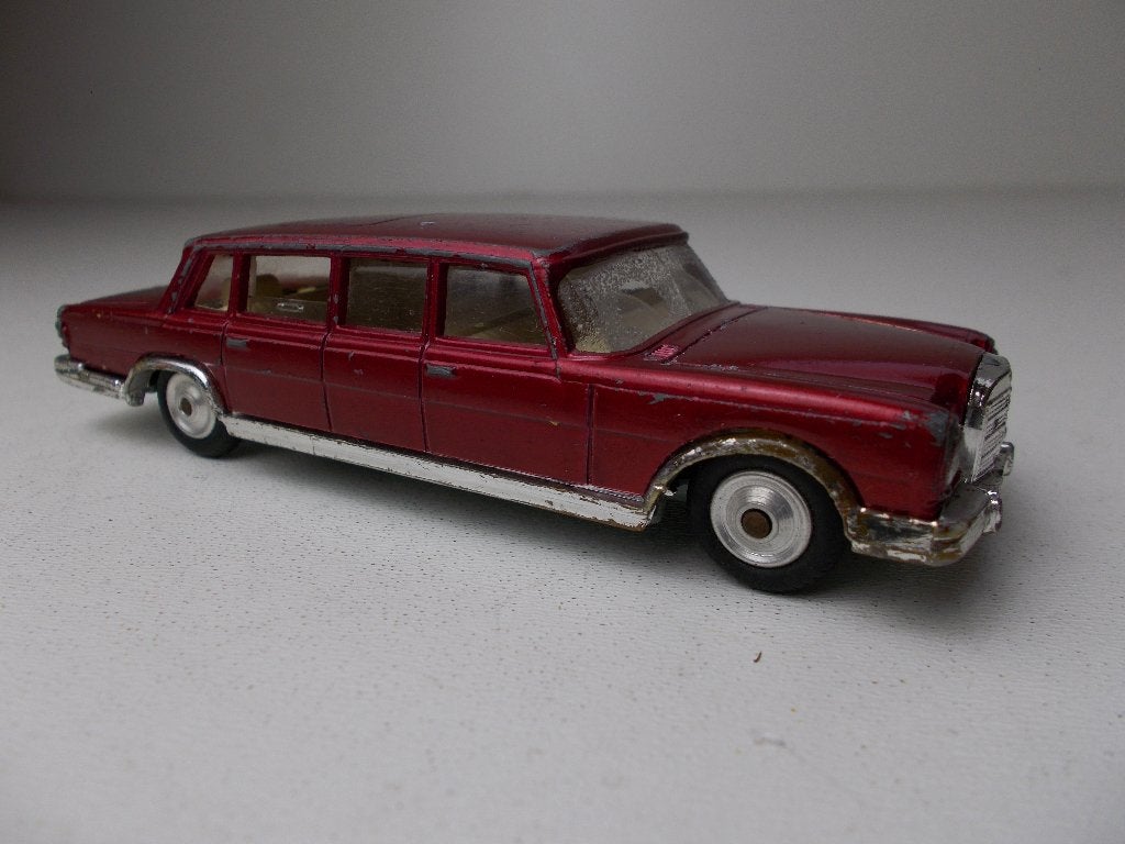 1964 Corgi Toys 247 MERCEDES PULLMAN + RUITENWISSERS!, Ophalen of Verzenden, Gebruikt, Auto, Corgi