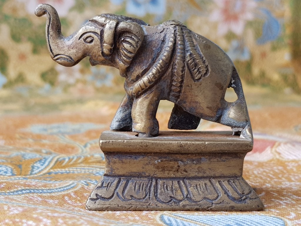 Mooi antiek brons beeldje uit India van een olifant 6 cm., Antiek en Kunst, India, Handgemaakt, Ophalen of Verzenden, Brons
