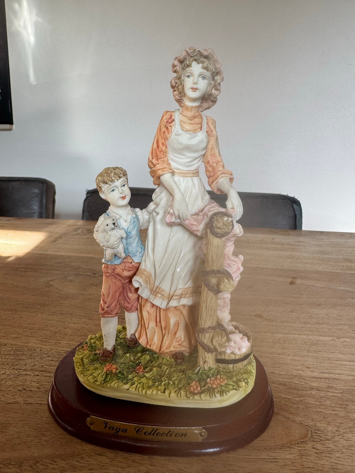 Vaga Collection Beeldje Moeder en Kind met Hondje, Ophalen of Verzenden, Zo goed als nieuw, Mens