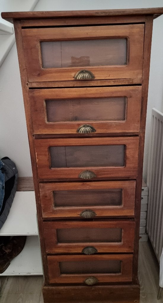 Vintage Koloniaal ladekastje met glazen frontjes, Antiek en Kunst, Antiek | Meubels | Kasten, Ophalen