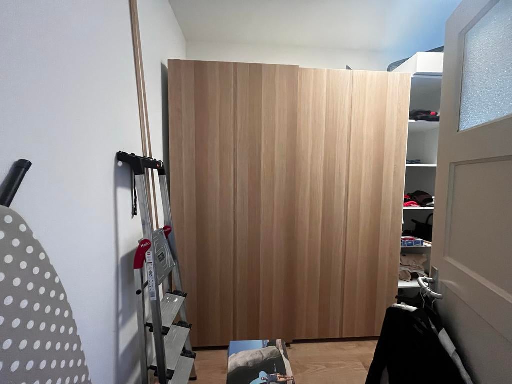 Kledingkast met schuifdeuren - Ruim en praktisch, Ophalen, Met plank(en), Gebruikt, 200 cm of meer