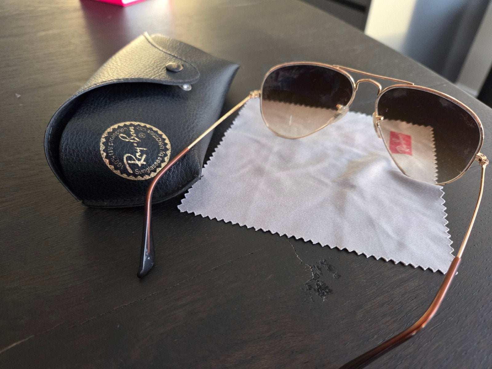 Dames Ray-Ban Piloten Zonnebril - Zo goed als nieuw, Gebruikt, Zonnebril, Bruin, Ophalen of Verzenden
