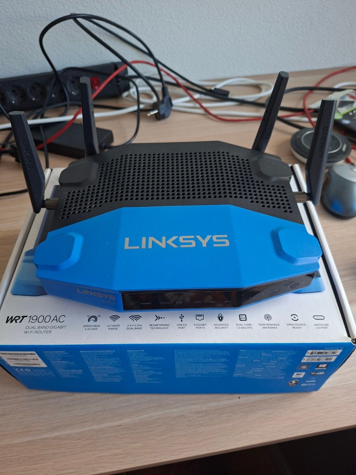 Linksys WRT1900AC Dual Band Gigabit Wi-Fi Router, Computers en Software, Routers en Modems, Ophalen of Verzenden, Zo goed als nieuw