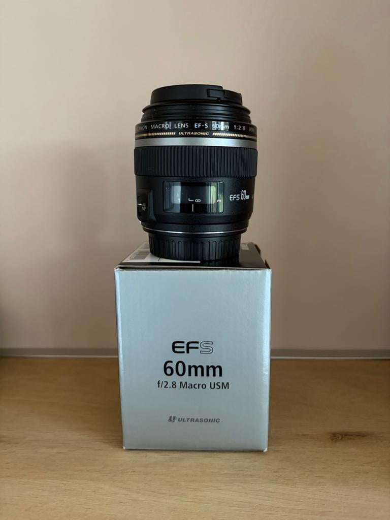 Canon EF-S 60mm f/2.8 Macro USM Lens, Ophalen of Verzenden, Zo goed als nieuw, Macrolens