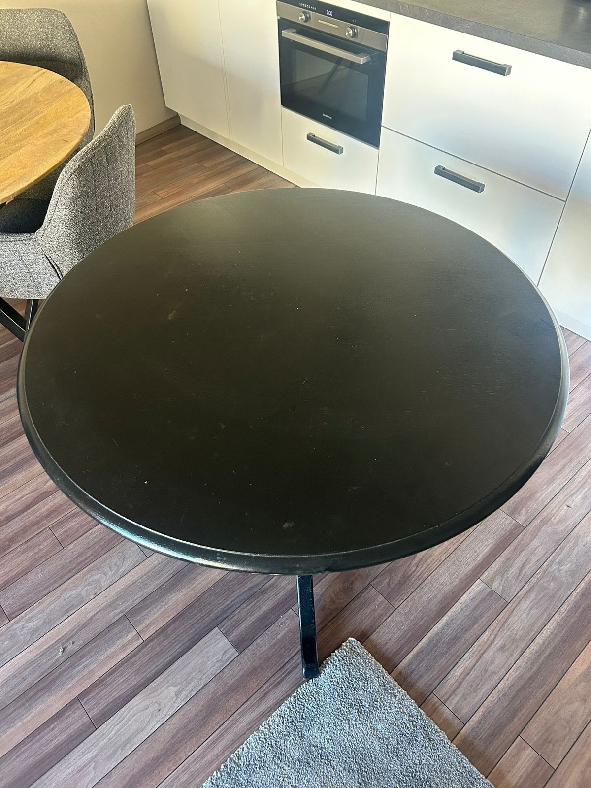 Ronde Eettafel Zwart - 110cm Diameter, Huis en Inrichting, Tafels | Eettafels, Gebruikt, 100 tot 150 cm, Vier personen, Rond, Overige houtsoorten
