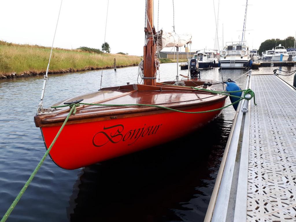 16 kwadraat zeilboot met buitenboordmotor en trailer, Watersport en Boten, Ophalen, Zo goed als nieuw, Minder dan 15 m²
