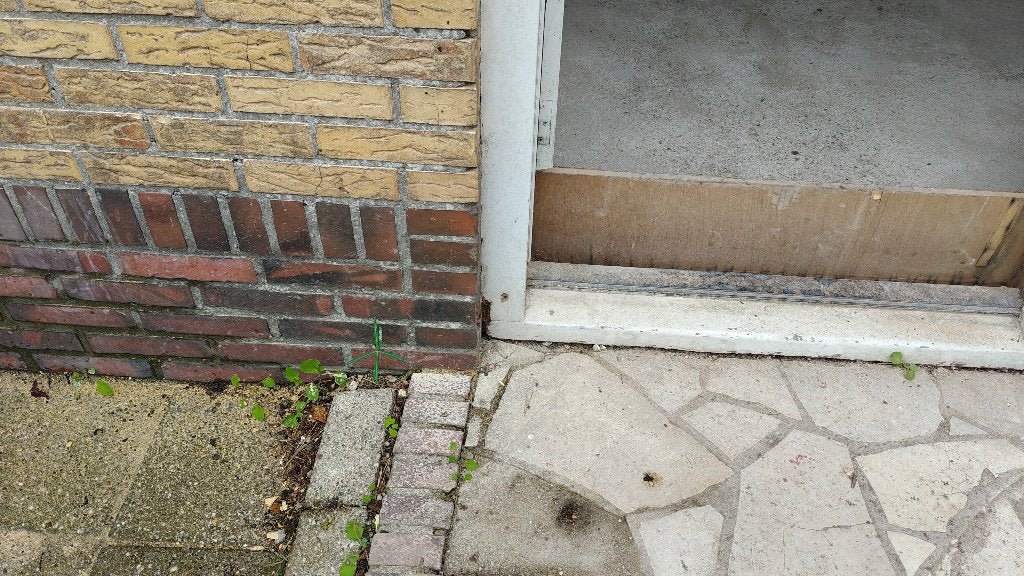 Gezocht: 40 donkerrode strengpers gevelstenen, Ophalen, Zo goed als nieuw, Bakstenen