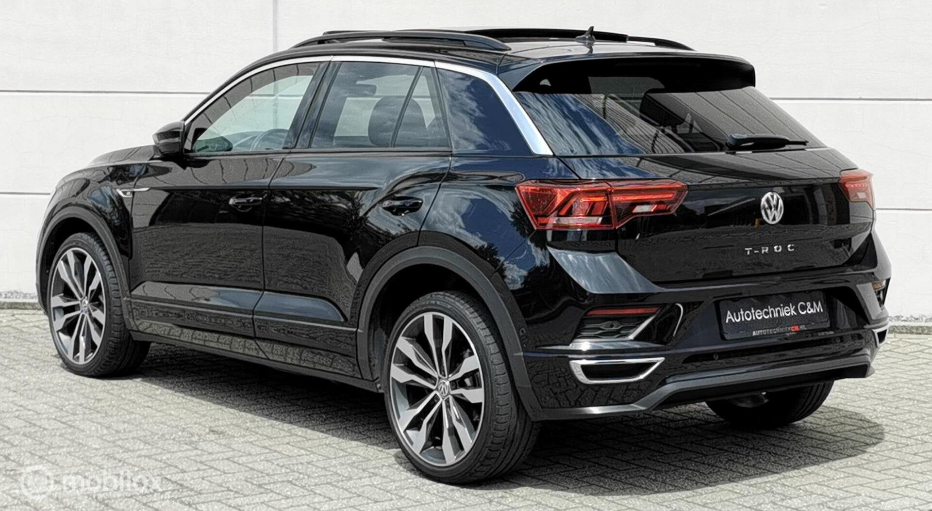 VOLKSWAGEN T-ROC 1.5 TSI R-LINE 150PK/DSG/PANO/CAMERA/ACC/DC, 1498 cc, Zwart, 4 cilinders, 150 pk