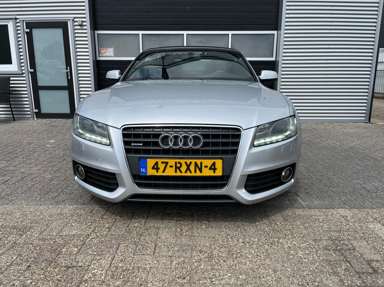 Audi A5 2.0 Tfsi 155KW Cabrio Quat. AUT S-LINE BJ 2011 Grijs, Euro 5, Zwart, 4 cilinders, 4 stoelen