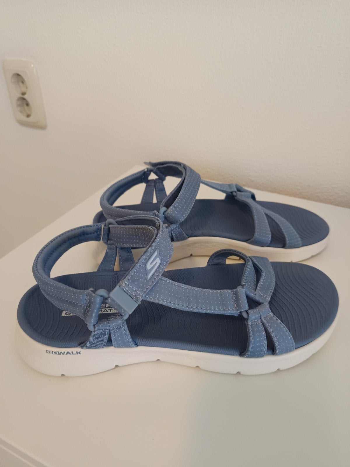 Nieuwe blauwe Skechers sandalen GoWalk, Mt .38, Ophalen of Verzenden, Nieuw