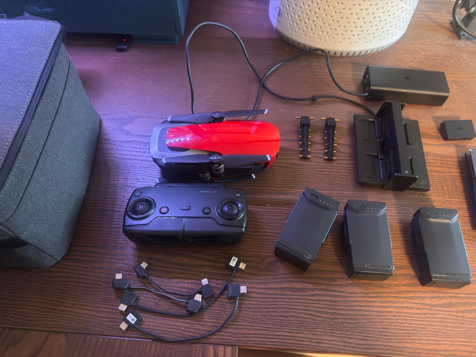 DJI Mavic Air Fly More Combo - Rood, Cameradrone, Extra accu('s), 15 tot 30 minuten, Zo goed als nieuw