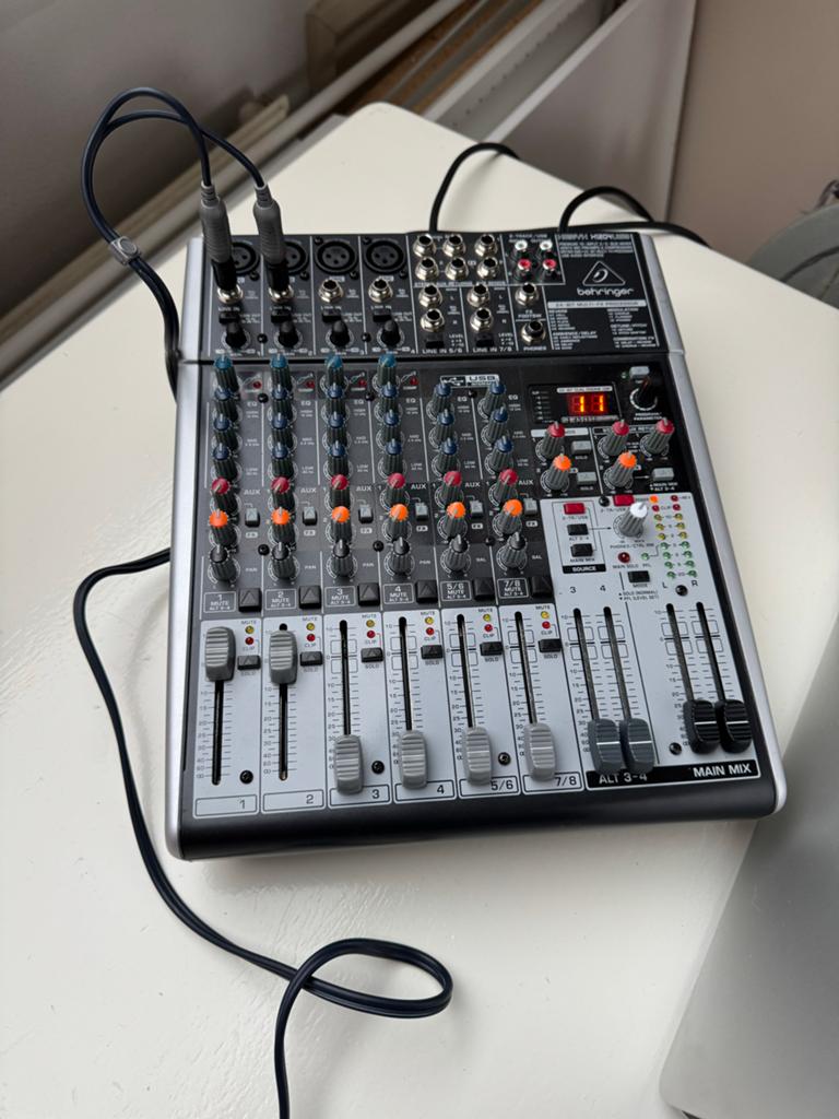 Behringer Xenyx X1204 USB Mengpaneel met Hardcase, Muziek en Instrumenten, Mengpanelen, Gebruikt, 10 tot 20 kanalen, Microfooningang