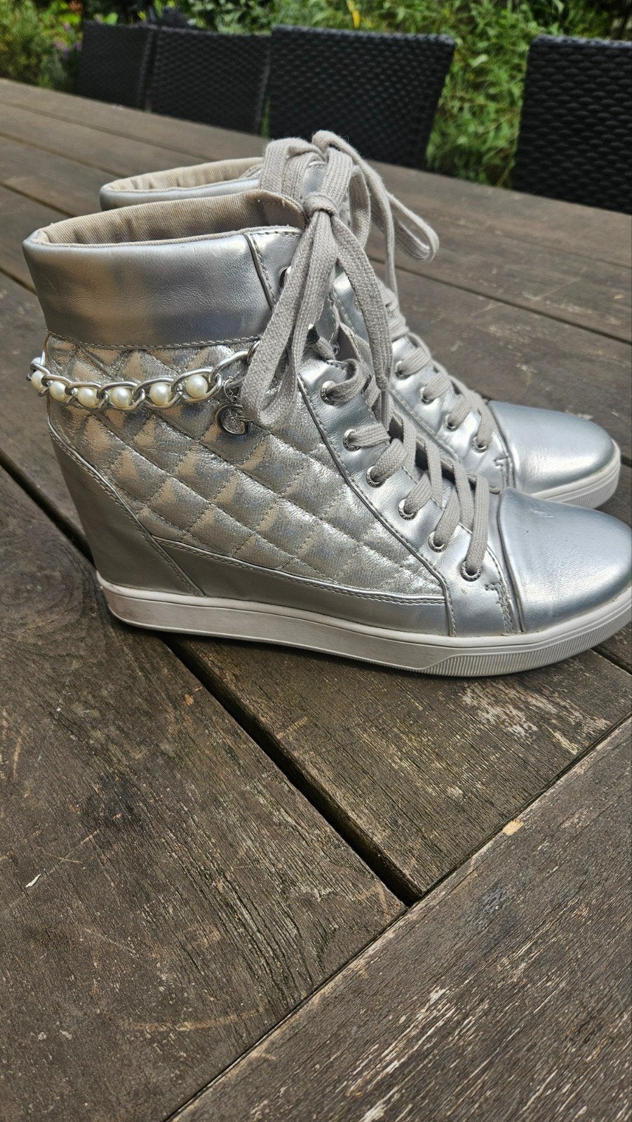 Guess zilveren sneakers met parels, maat 40, Ophalen of Verzenden, Sneakers of Gympen, Gedragen, Overige kleuren