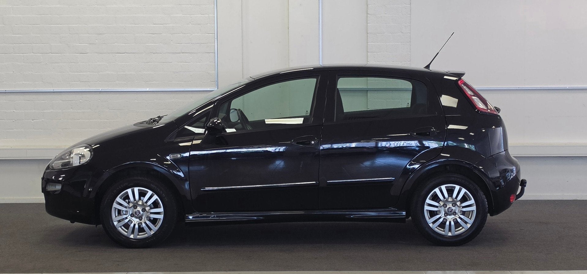 Fiat Punto Evo 1.4 Edizione Cool Automaat 2e Eigenaar Parkee, Auto's, Euro 5, Stof, Zwart, 4 cilinders