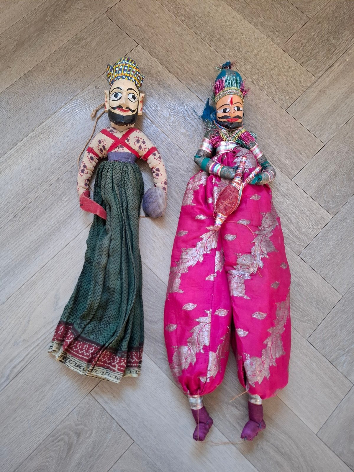 Set van 2 handgemaakte Indiase marionetten  70 cm, Verzamelen, Ophalen of Verzenden, Gebruikt, Pop