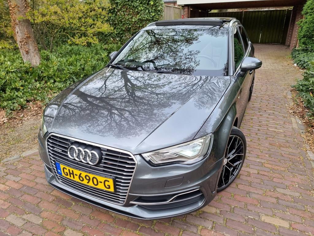 Audi A3 Sportback 1.4 e-tron PHEV Panoramadak 2x S-Line, 8 kWh, Gebruikt, 4 cilinders, 150 pk