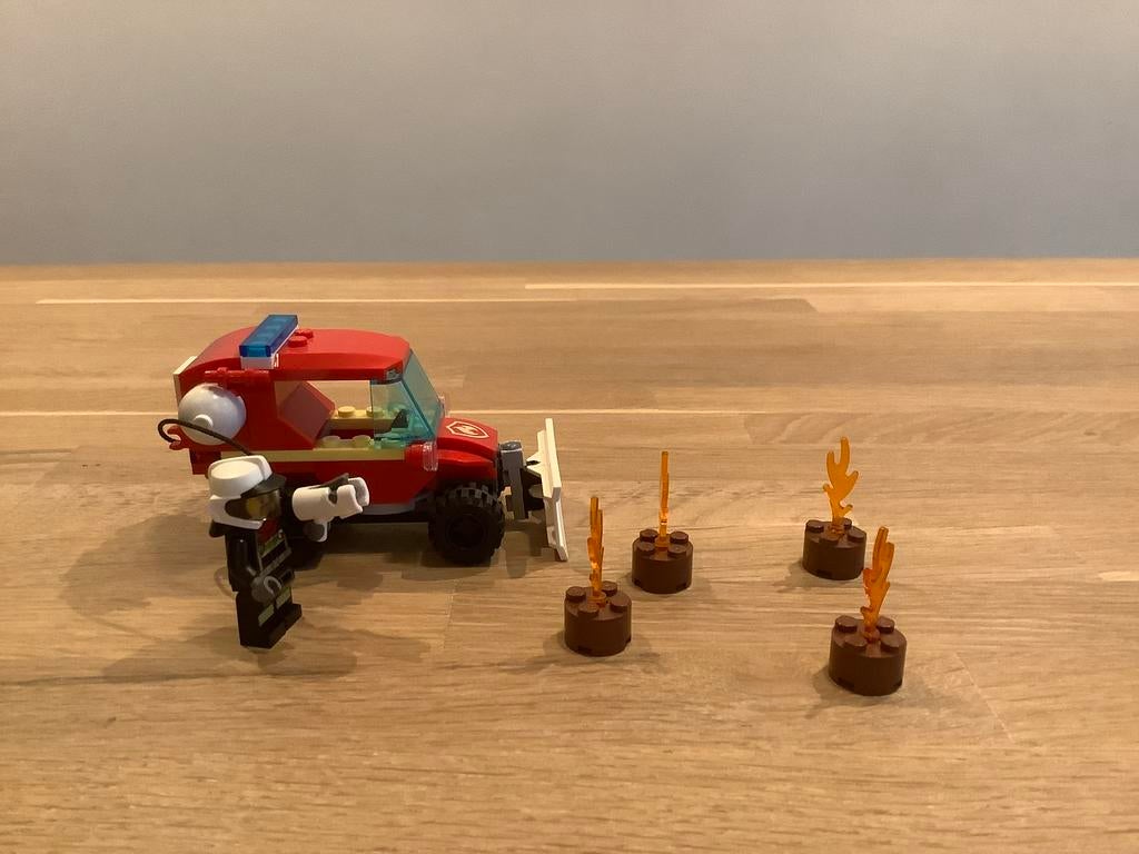 Lego city 60279 Kleine bluswagen, Ophalen of Verzenden, Zo goed als nieuw