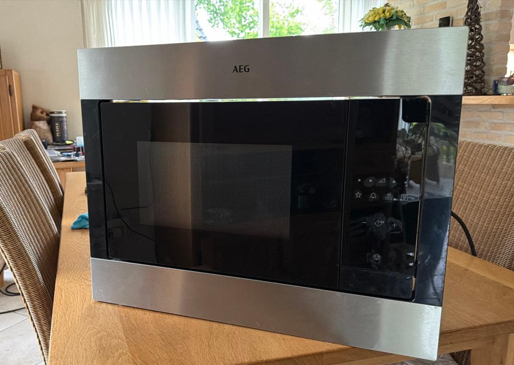 Stijlvolle inbouwmagnetron van AEG, Witgoed en Apparatuur, Magnetrons, Ophalen, Combimagnetron, Grill, Zo goed als nieuw