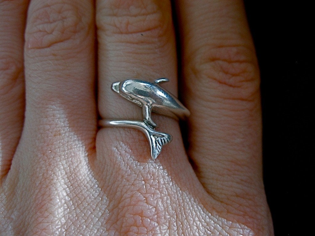 Zilveren 925 zilver ring met een mooie dolfijn maat 17.25, Sieraden, Tassen en Uiterlijk, Ringen, Verzenden, Nieuw, 17 tot 18