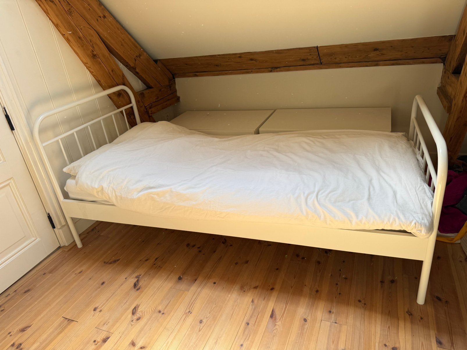 1-persoons Bed Wit Metaal 90x200 mét Lattenbodem, Kinderen en Baby's, Kinderkamer | Bedden, Ophalen, 85 tot 100 cm, Zo goed als nieuw
