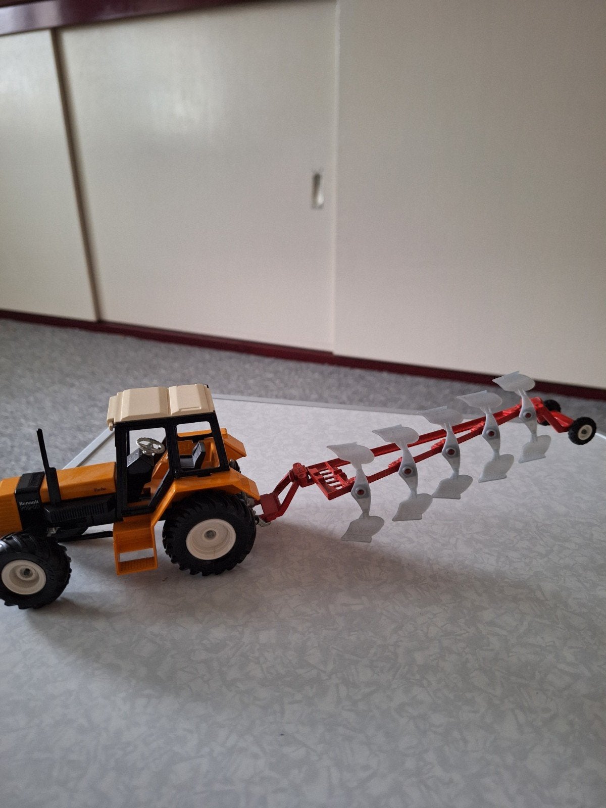 Speelgoedtractor met ploeg - Zo goed als nieuw, Ophalen of Verzenden, Zo goed als nieuw