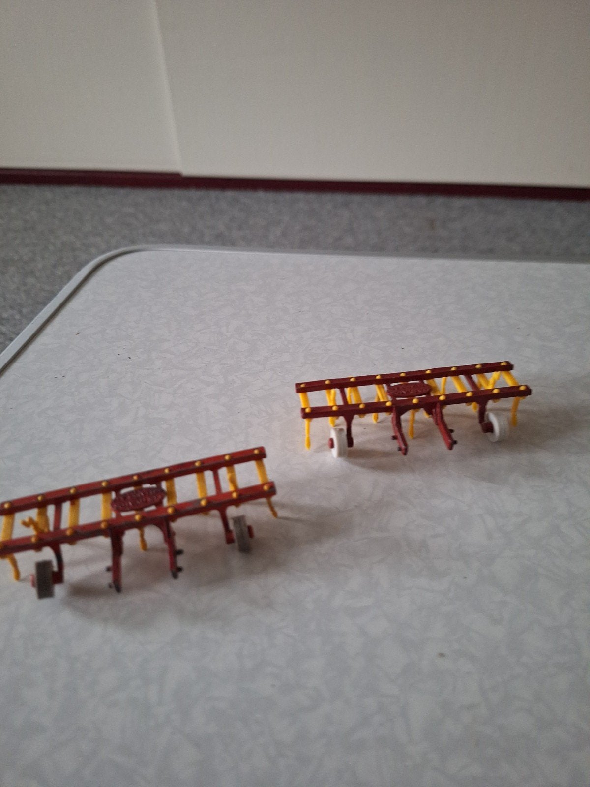 2x Schaalmodel Ploeg/Cultivator - Landbouw Miniaturen, Ophalen of Verzenden, Gebruikt, 1:32 tot 1:50