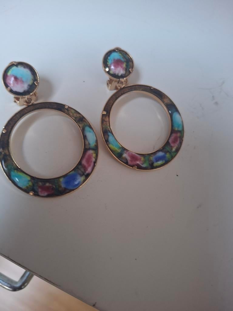 Mooie geëmailleerde j.80 oorbellen met clips(ongedragen), Hangers, Verzenden, Nieuw, Glas