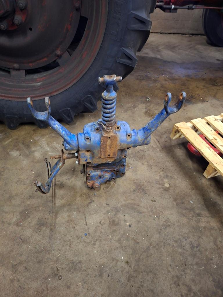 Hefdeksel ford , fordson  dexta, Ophalen of Verzenden, Ford, Achterklep