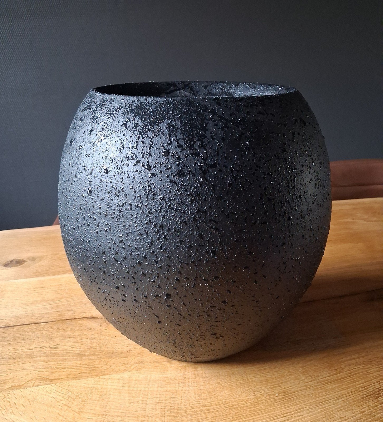 Grote zwarte bloempot, Ophalen of Verzenden, Zwart