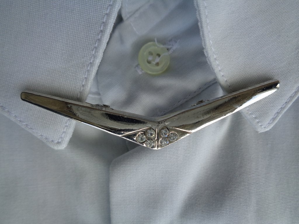 BOORDKLEM kraagklem zilver kleur 6 strass steentjes NIEUW!, Ophalen, Nieuw